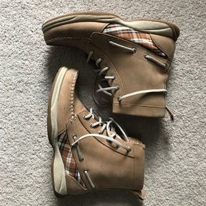 High top Sperry boots